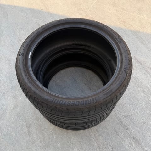عدد 2 تاير بريدجستون Run-flat مقاس 245/40R19