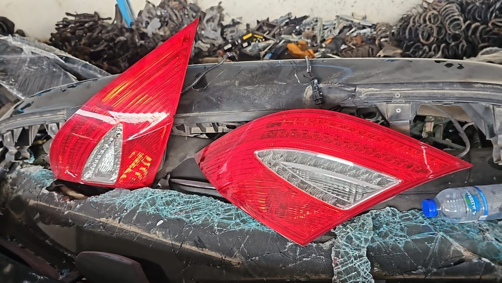 Mersdes benz tail light 